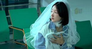 La prodigieuse Zhou Dongyu dans la comédie dramatiqueSTRANGERS WHEN WE MEET